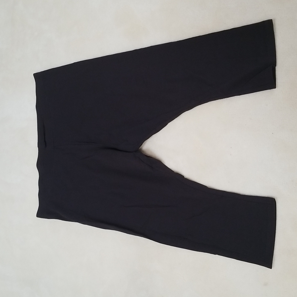 Black knit capri legging